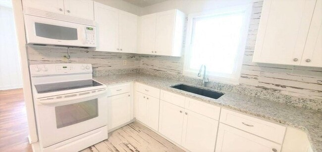 Building Photo - 2165 Rosebud Rd