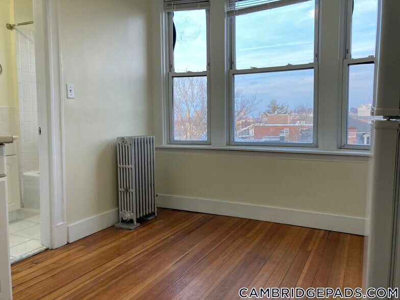 Building Photo - 279 Harvard St