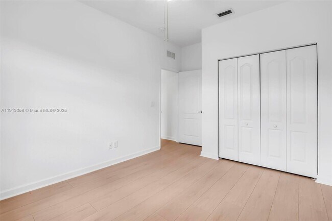 Building Photo - 9583 Town Parc Cir N