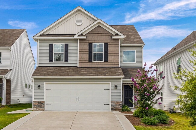 Primary Photo - "Spacious 4-Bedroom Home Located In Desira...
