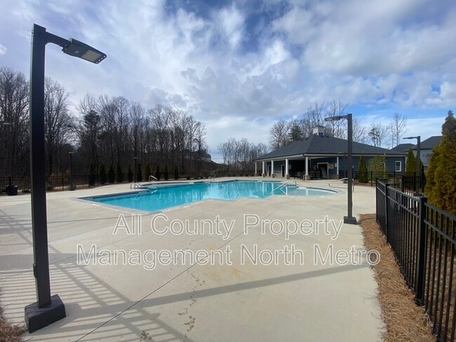 Building Photo - 168 Timberland Ave