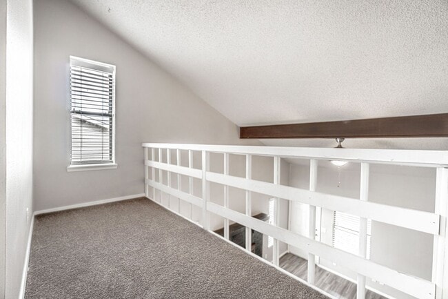 Building Photo - Newly Renovated Duplex! Rare!