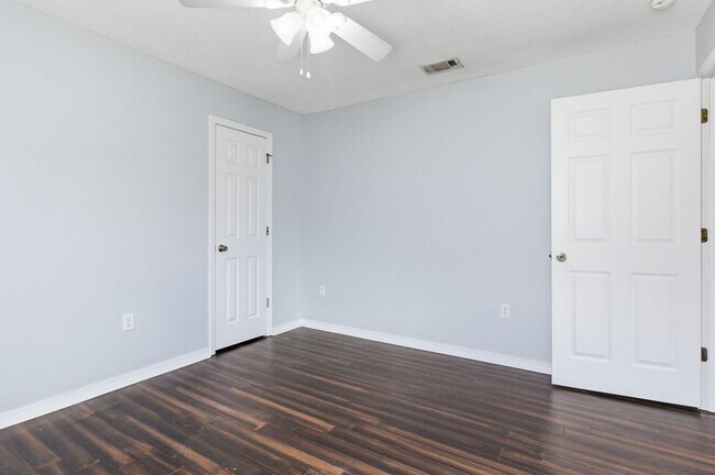 Building Photo - 3 Bedroom in Crestview!!