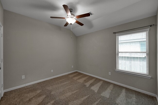 Building Photo - 122 S Bearkat Ct
