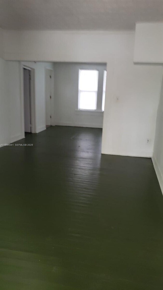 Building Photo - 1517 Logan St