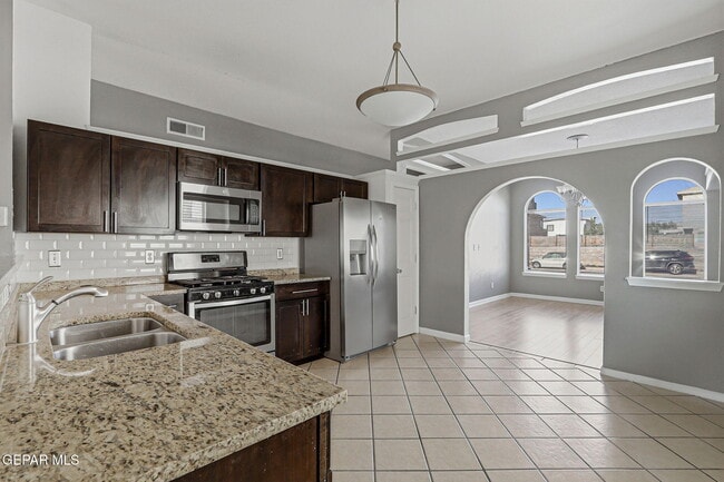 Building Photo - 305 De Palma Pl