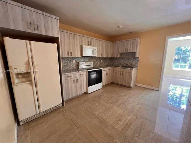 Building Photo - 3 bedroom in North Miami FL 33161