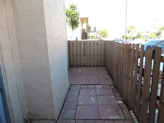 Building Photo - 15444 SW 85th Ln