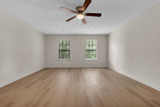 Building Photo - 6503 Evergreen Dr