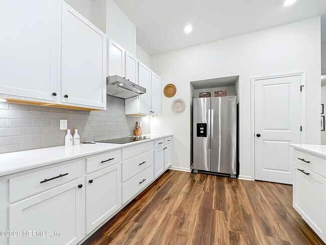Building Photo - 826 Flach Dr