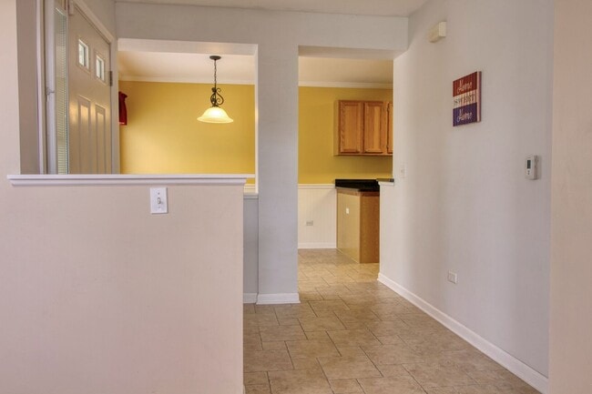 Building Photo - 1160 Hawthorne Ln