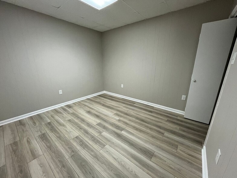 Building Photo - 142 Goshen Rd