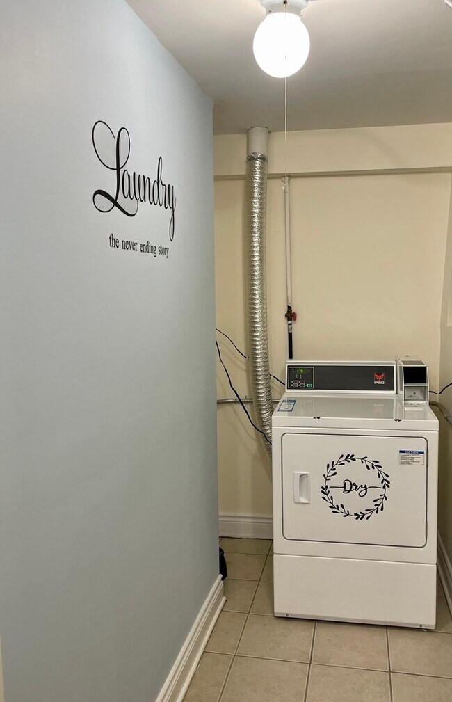 Building Photo - 5616 S Indiana Ave