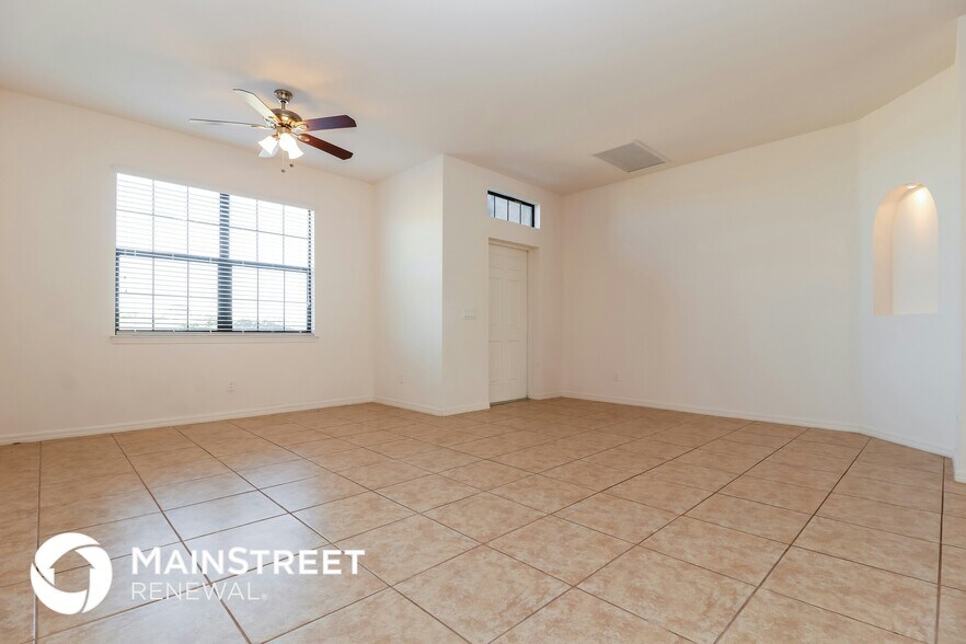 Building Photo - 1402 SW 18th Pl