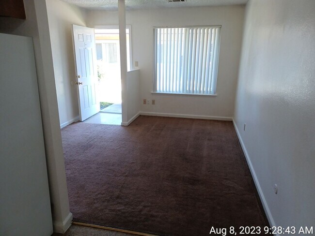Building Photo - 1 Bedroom 1 Bath Apartment  Garden Square ...