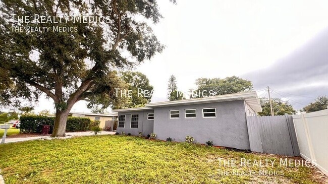 Building Photo - 6216 Lake Underhill Rd