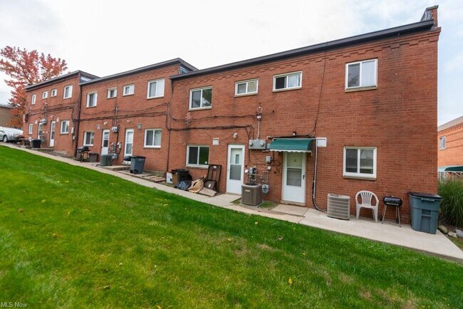 Building Photo - 211 Dalepark Dr