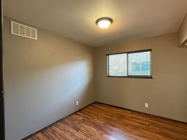 Building Photo - 5902 W Franklin St