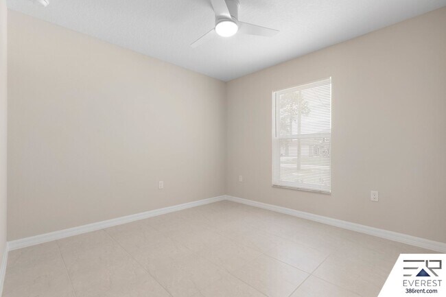 Building Photo - Brand New, fully fenced on a quiet cul-de-sac