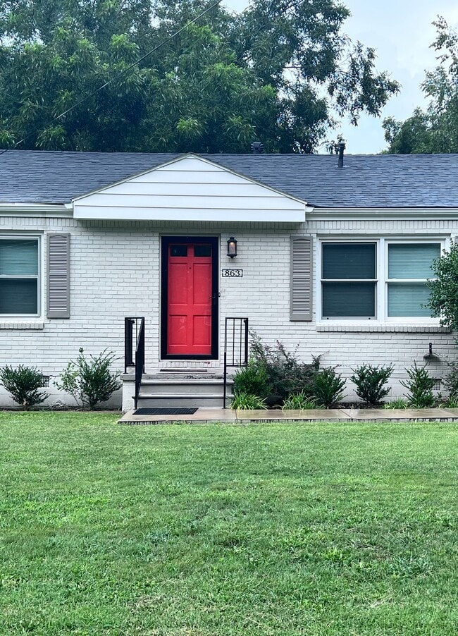 Building Photo - Pineview Drive