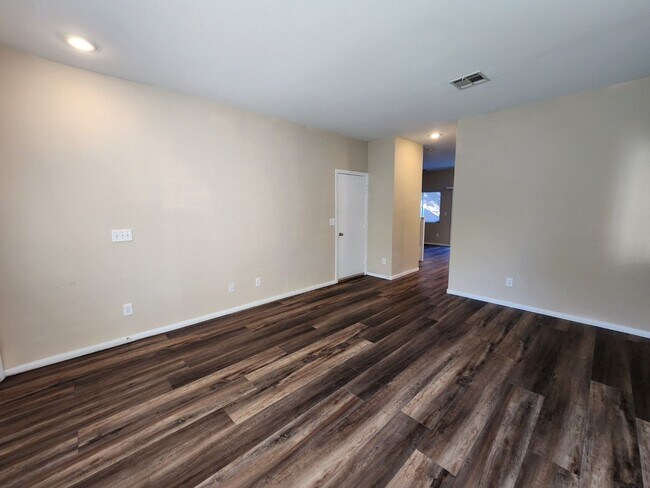 Building Photo - Lovely 3-Bedroom Home in a cul-de-sac