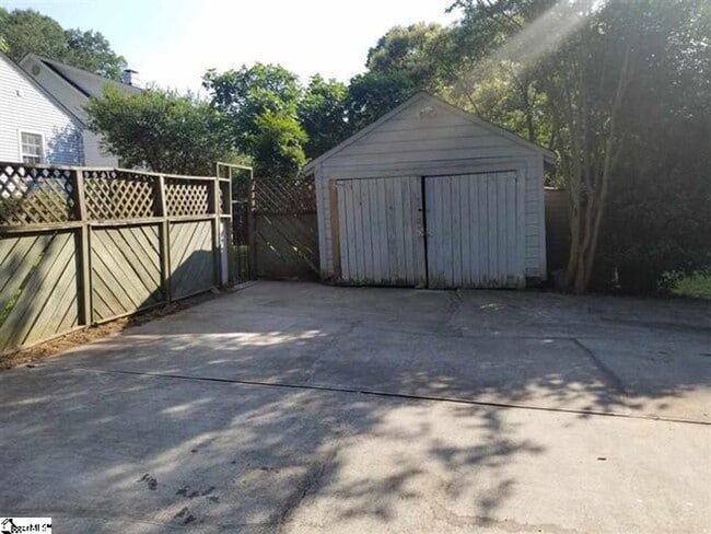 Building Photo - Cozy 4 Bed 2 Bath Home in Greenville
