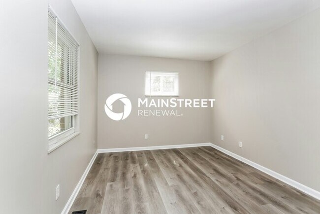 Building Photo - 3 Bedroom Pet-Friendly Home in Columbus, OH with Main Street Renewal