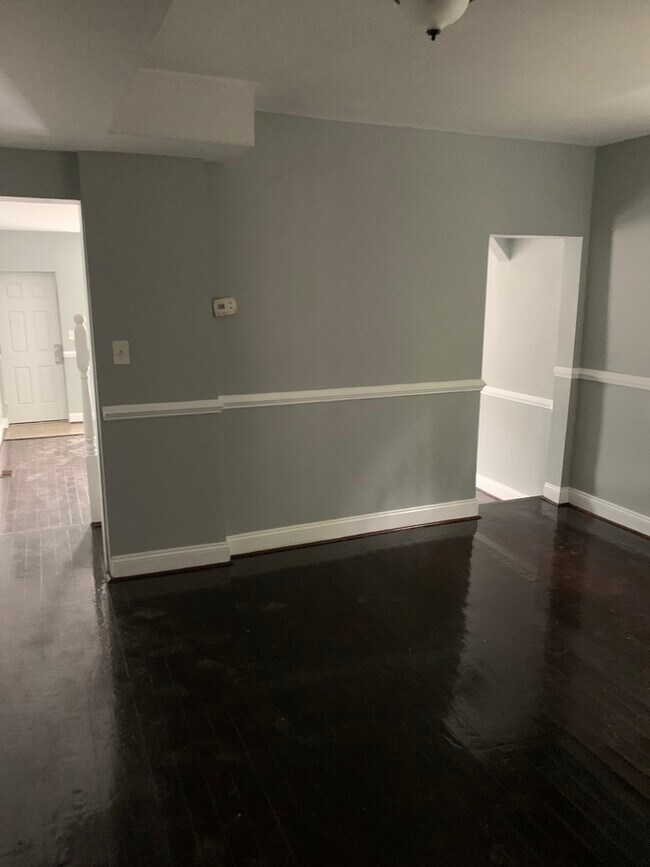 Building Photo - 4 Bed West Side Central Air