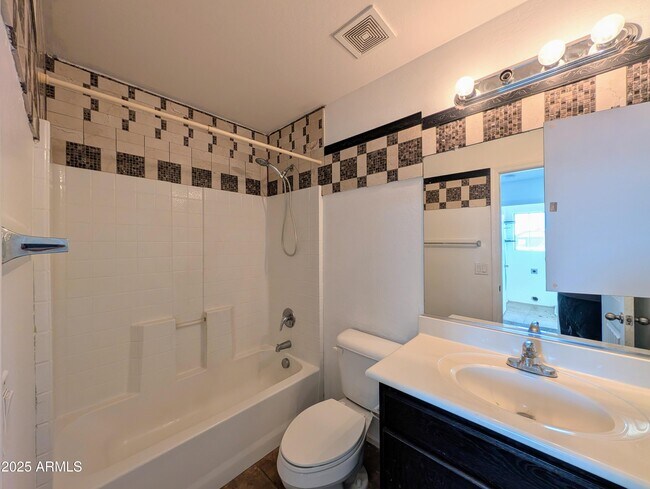 Building Photo - 4726 W Fremont Rd.