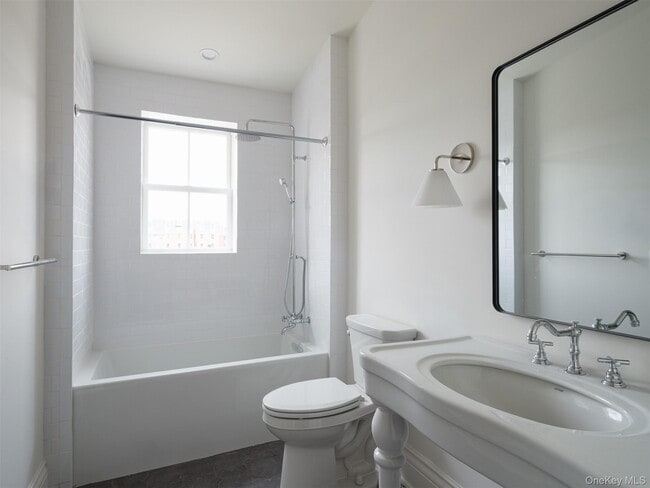 Building Photo - 702-704-704 Columbia St