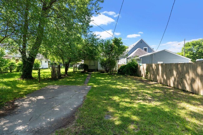 Building Photo - Charming 3BR/1B Single-Family Home