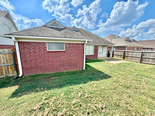 Building Photo - 1468 S Goodlett Grove Cove