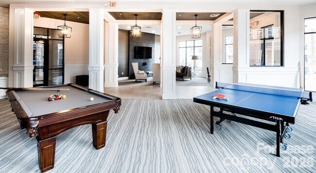 Building Photo - 16408 Holly Crest Ln