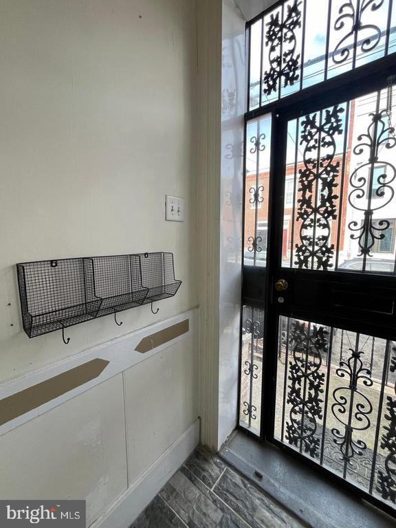 Building Photo - 2430 Carpenter St