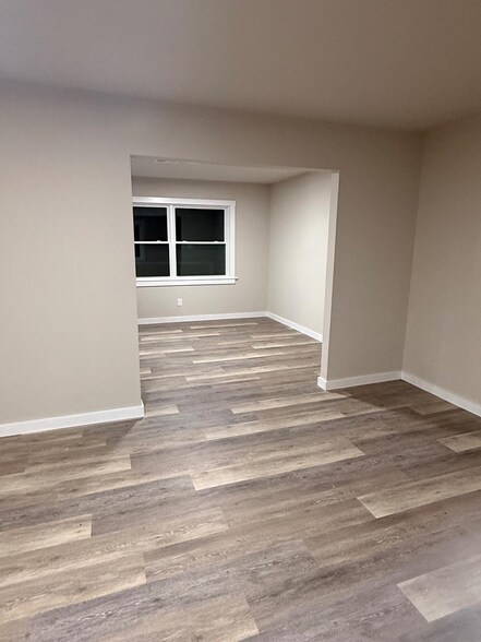 Building Photo - 6580 Fairway Dr W