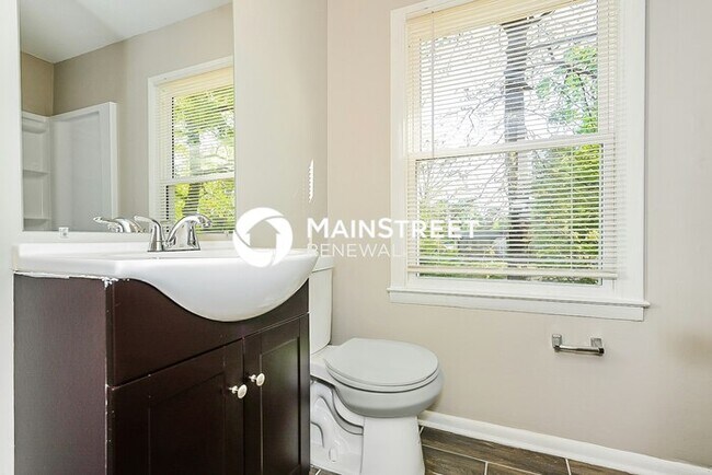 Building Photo - 4 Bedroom Pet-Friendly Home in RIVERDALE, GA with Main Street Renewal