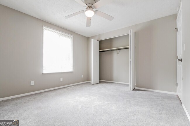 Building Photo - 1379 Robin Hill Dr