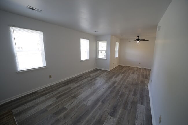 Building Photo - 7909 Carmel Rd