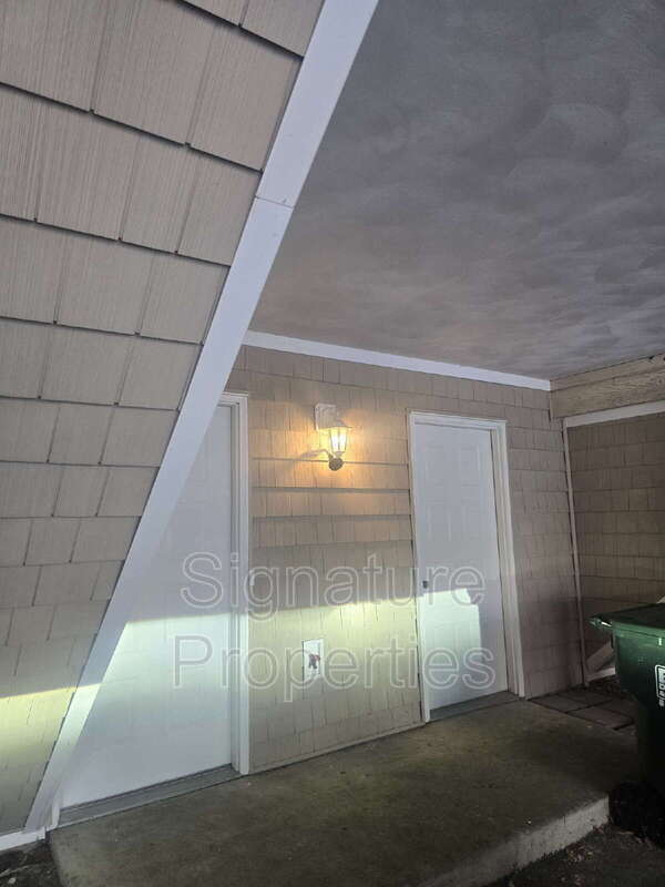Building Photo - 2304 La Jolla Ct