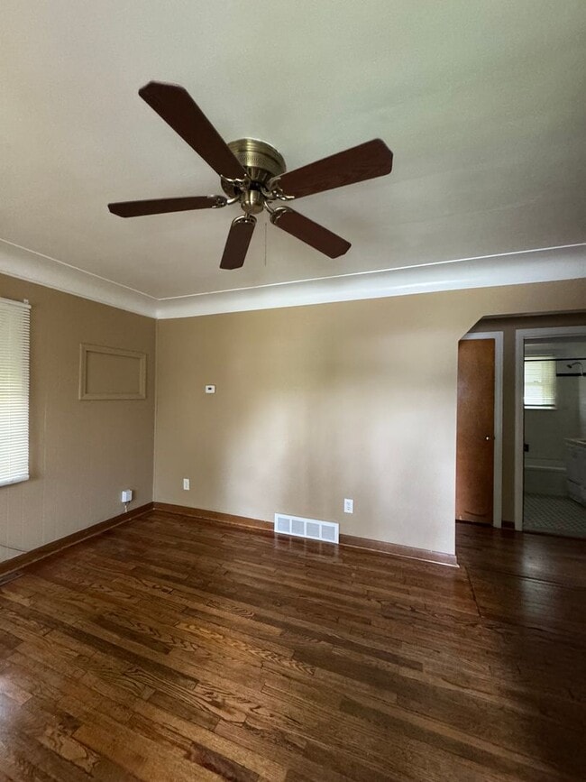 Building Photo - 2 Bedroom Home In Eastpointe