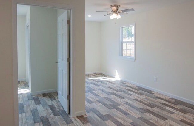 Building Photo - New 4 Bed / 3 bath in Pocahontas Available...