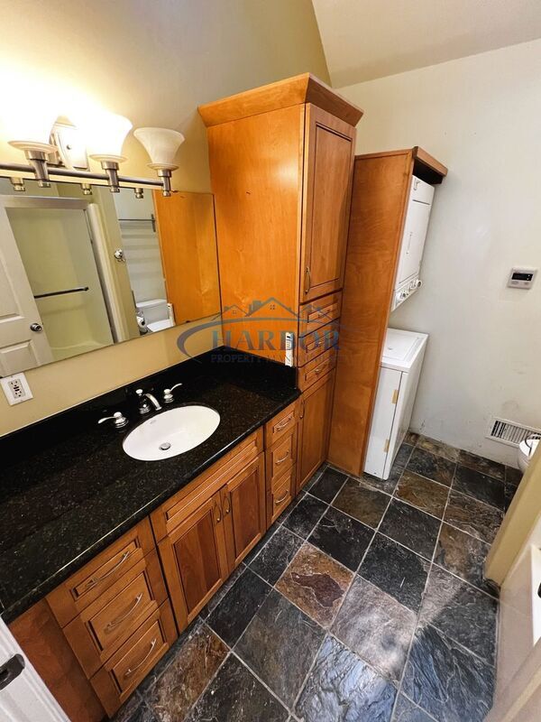 Building Photo - 668 W Paseo Del Mar