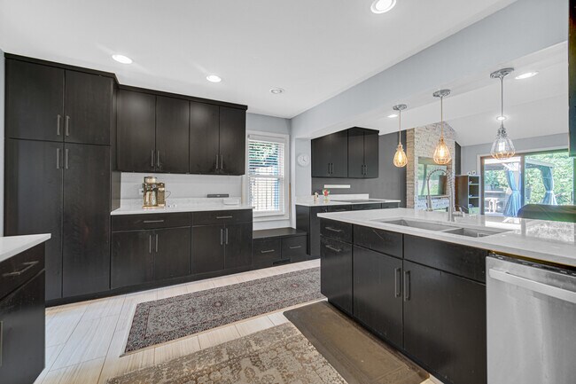 Building Photo - 23327 Wildwood Ln