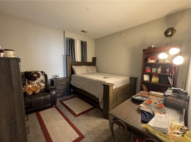 Building Photo - 2 BED /  2 BATH CORNER UNIT CONDO