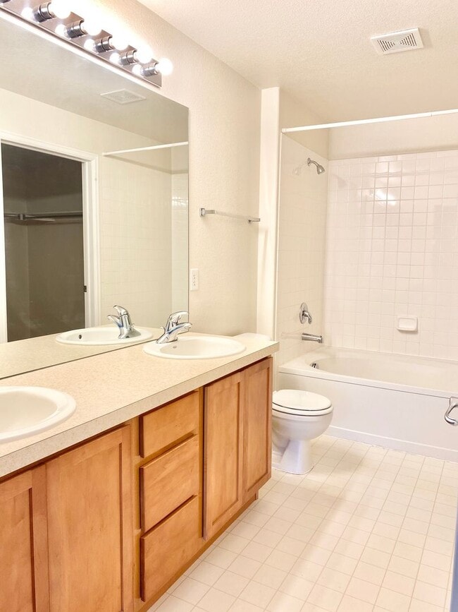 Building Photo - 4775 Hahns Peak Dr