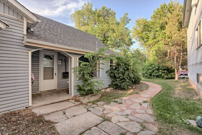 Building Photo - 205 N Sherwood St