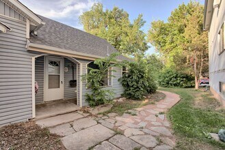 Building Photo - 205 N Sherwood St