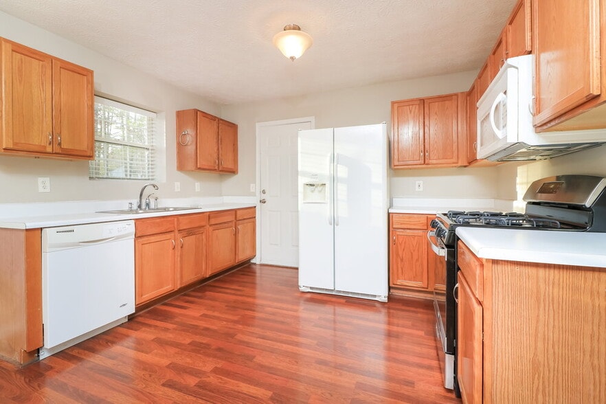 Building Photo - 3060 Trotters Field Dr SW