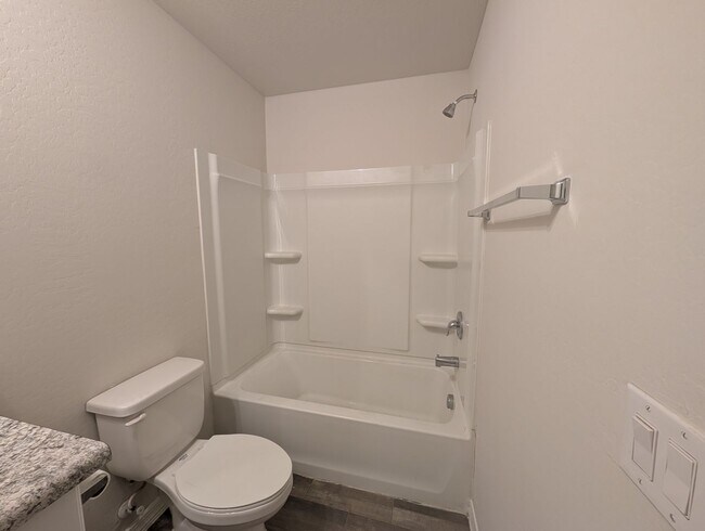Building Photo - 3 Bedroom, 2.5 Bathroom Riverbend Home