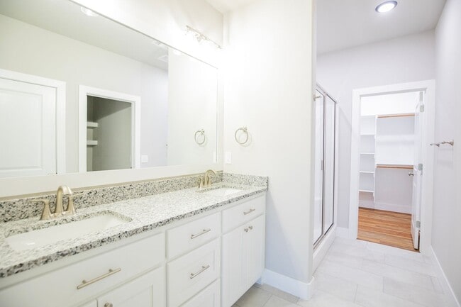 Building Photo - ***903 Seaborn Way***